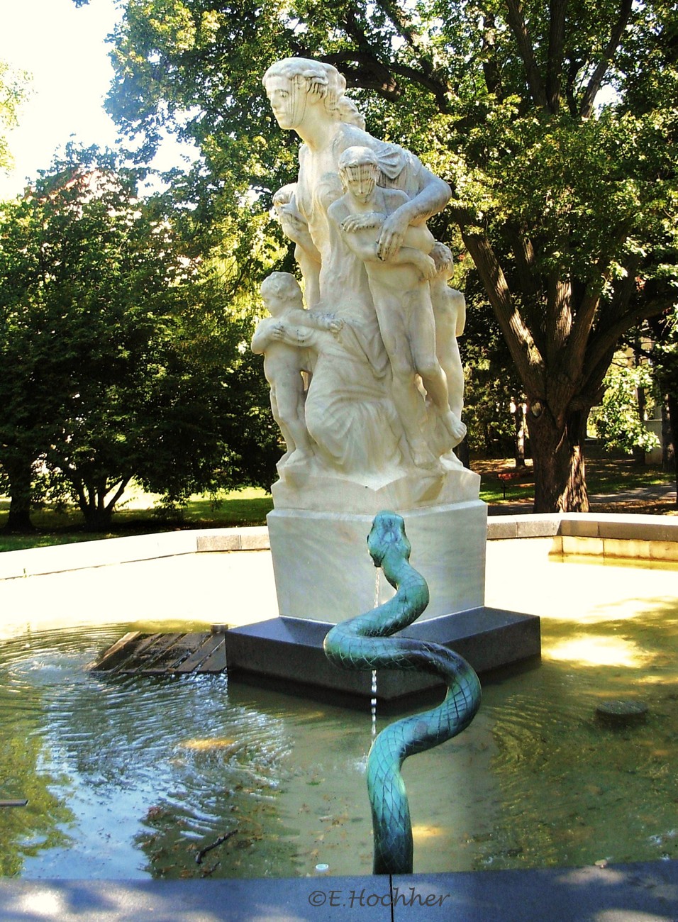 Magna Mater Brunnen im Maurer Rathauspark, Wien, 23.Bezirk