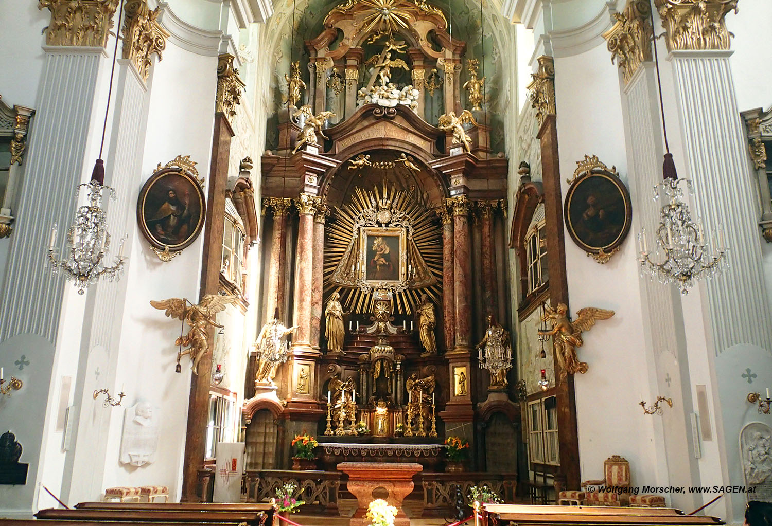 Mariahilfer Kirche, Hochaltar