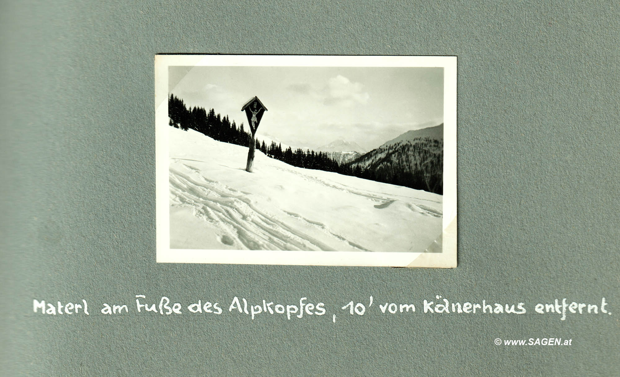 Marterl am Fuße des Alpkopfes (Schi-Urlaub 1936 in Serfaus, Tirol)