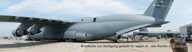 Militärtransporter auf der ILA 2010