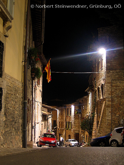 Nachtspaziergang in Assisi