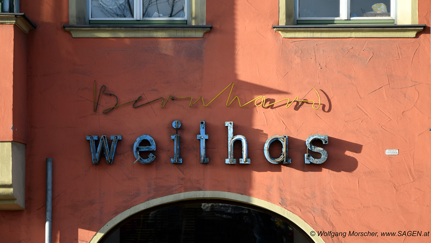 Neon Fassadenschrift Innsbruck