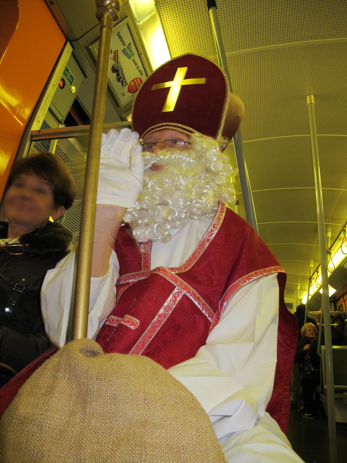 Nikolo fährt U-Bahn