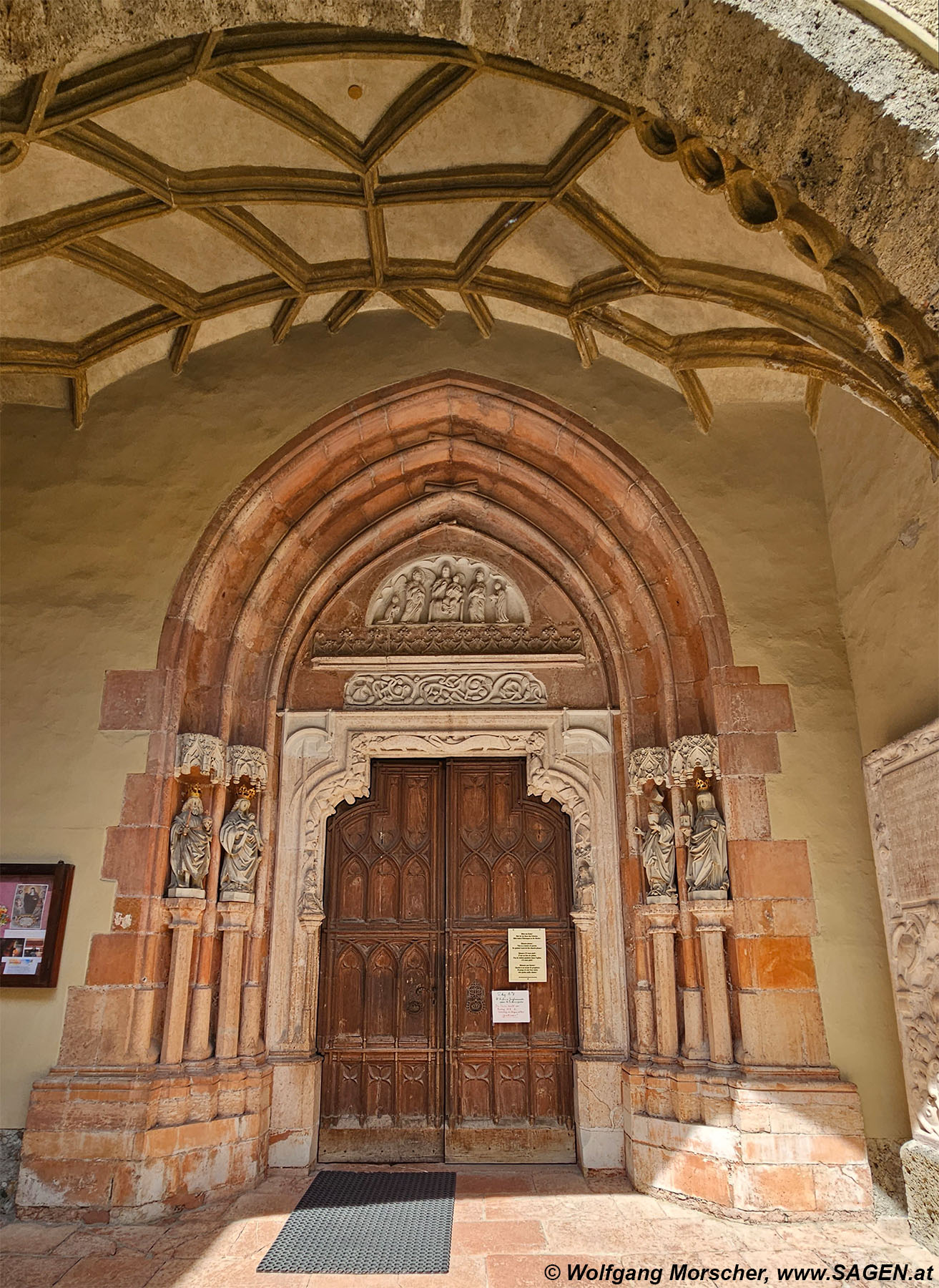 Nonnberg Portal der Stiftskirche