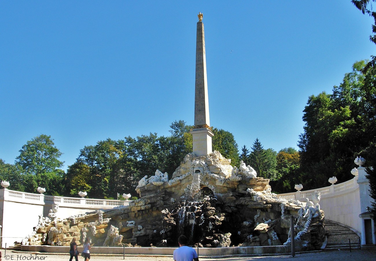 Obeliskbrunnen im Schönbrunner Schlossgarten in Wien