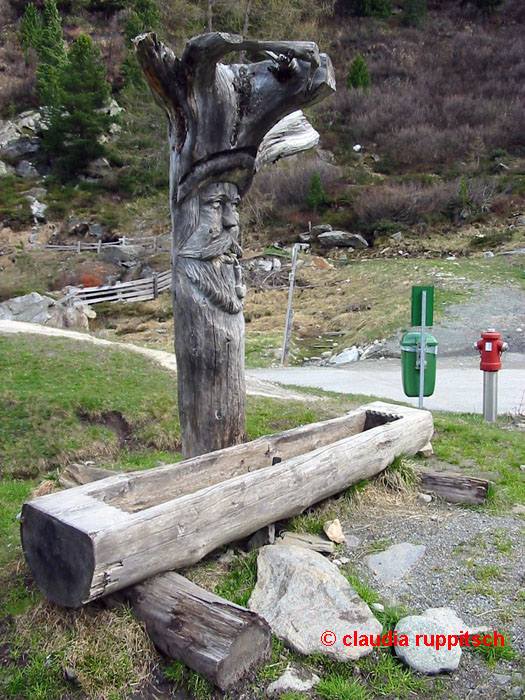 obergurgl: holzbrunnen