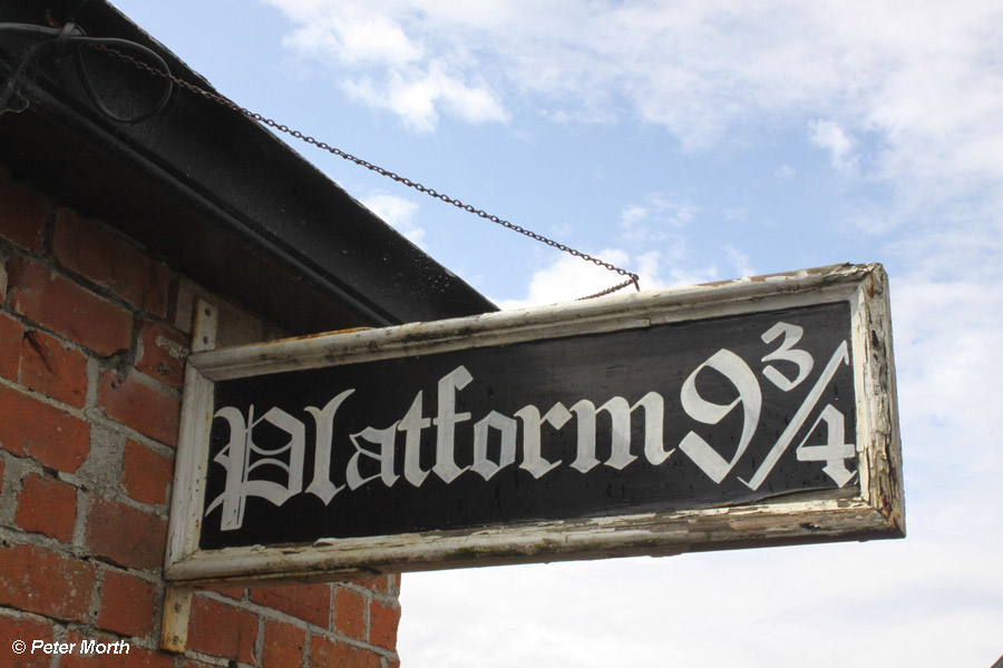 Platform 9 3/4 - Gleis 9 3/4