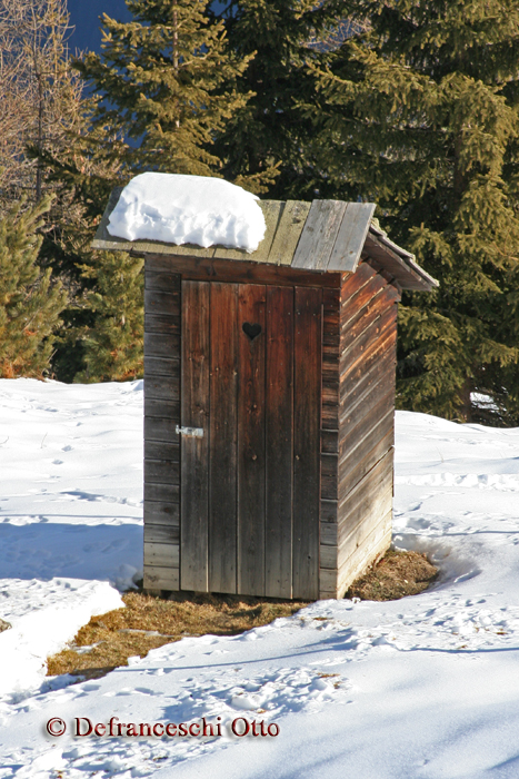 Plumpsklo bei der Winklerner Hütte