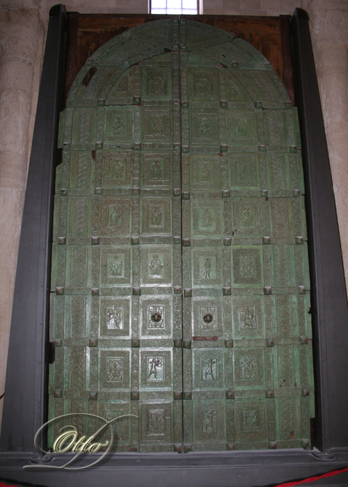 Portal der Kathedrale San Nicola Pellegrino von Trani