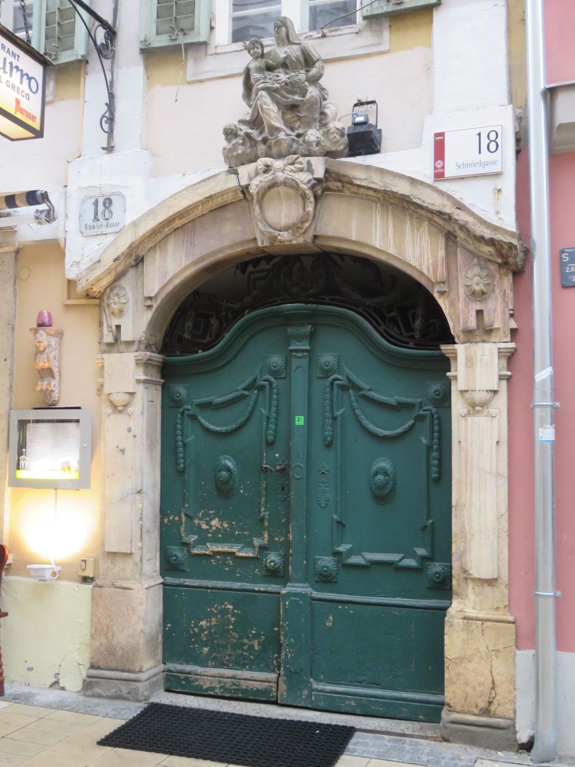 Portal Schmiedgasse Graz