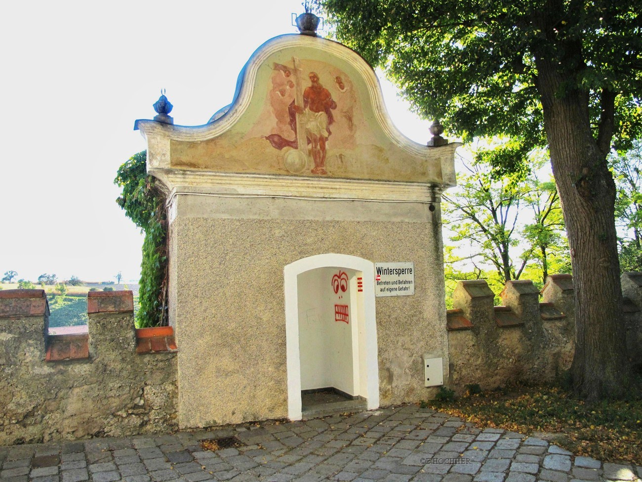 Portalbau in der Wehrmauer