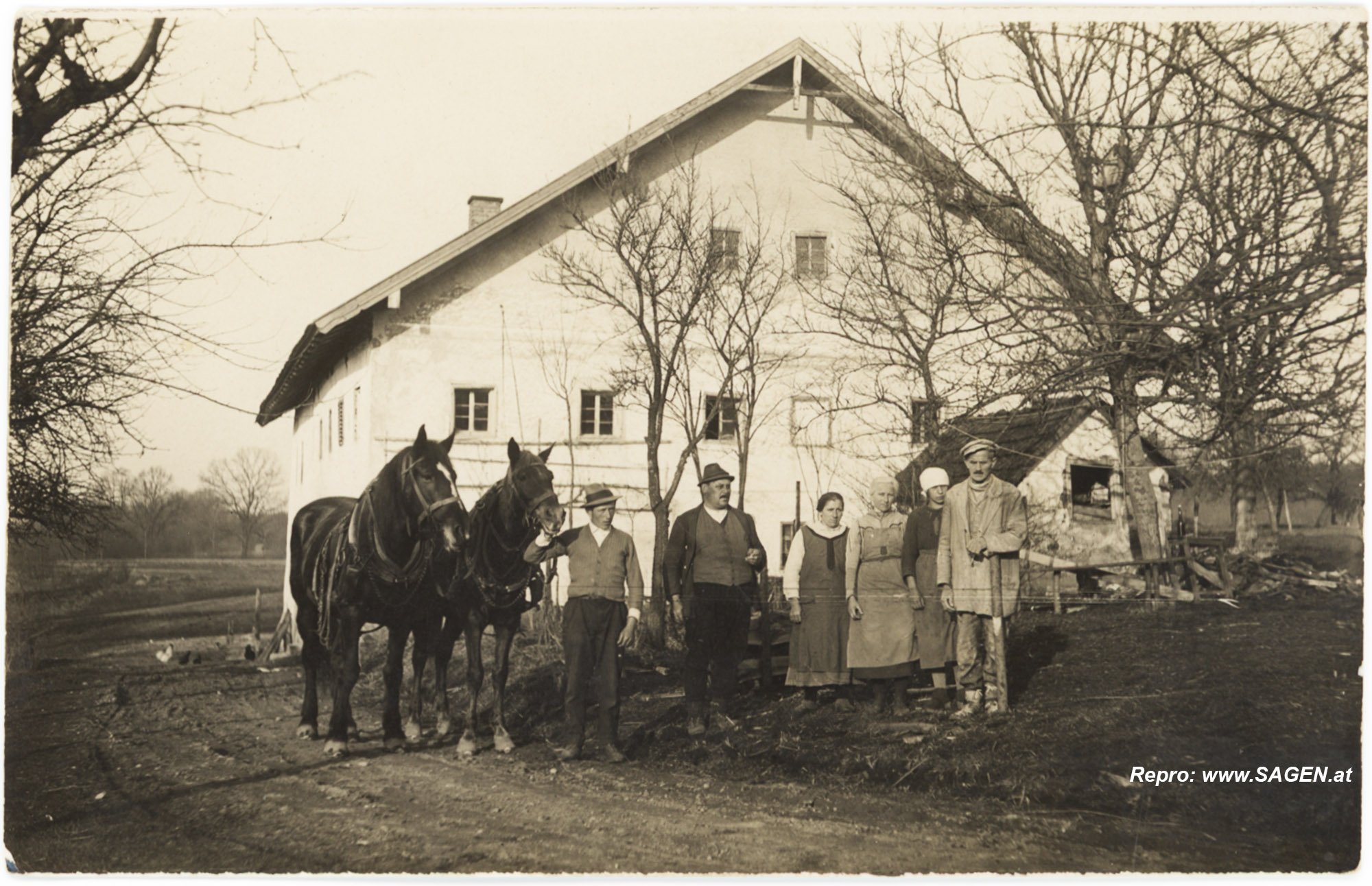 Porträt vor dem Bauernhof