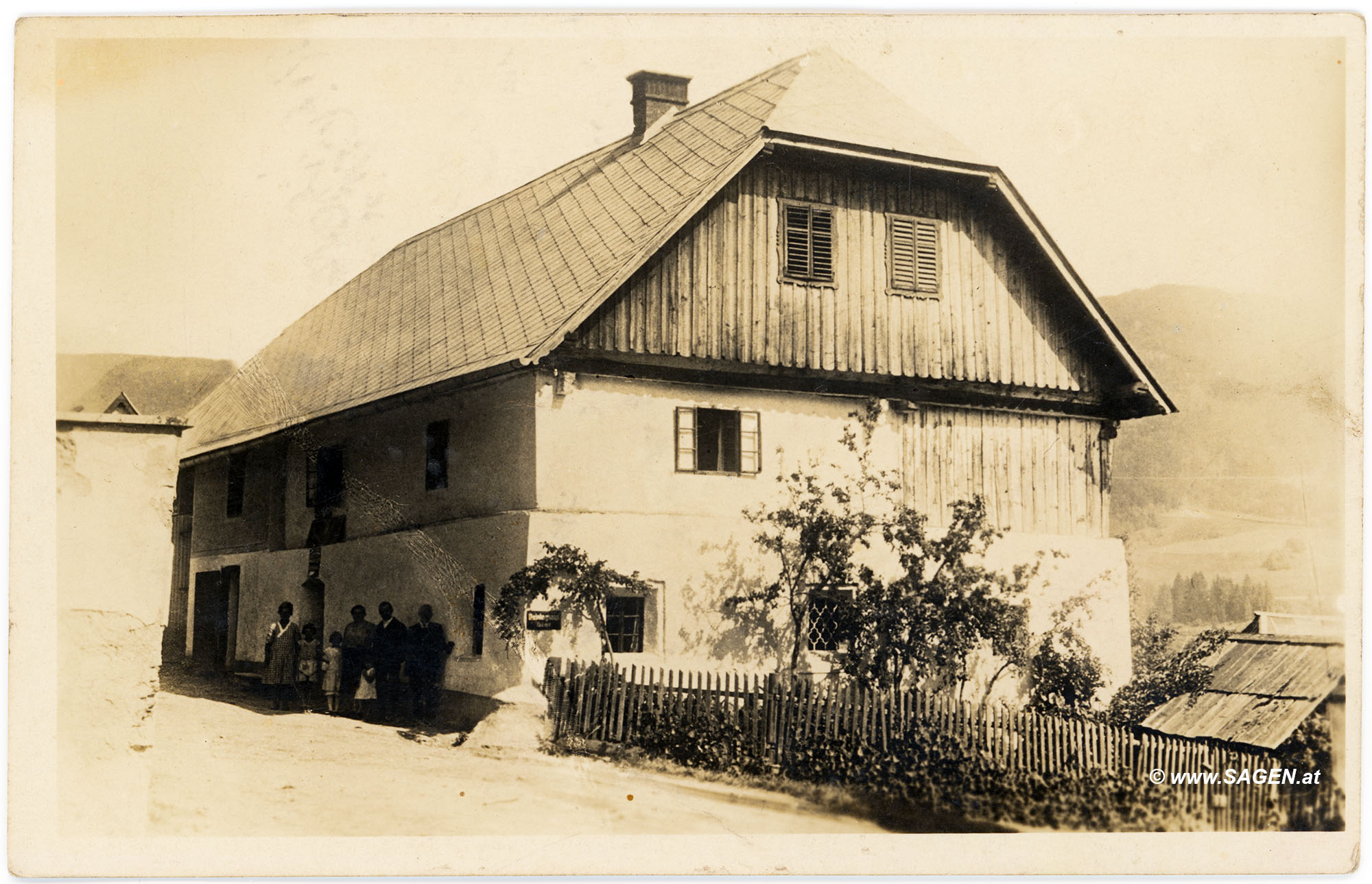 Porträt vor Gasthaus Steiermark