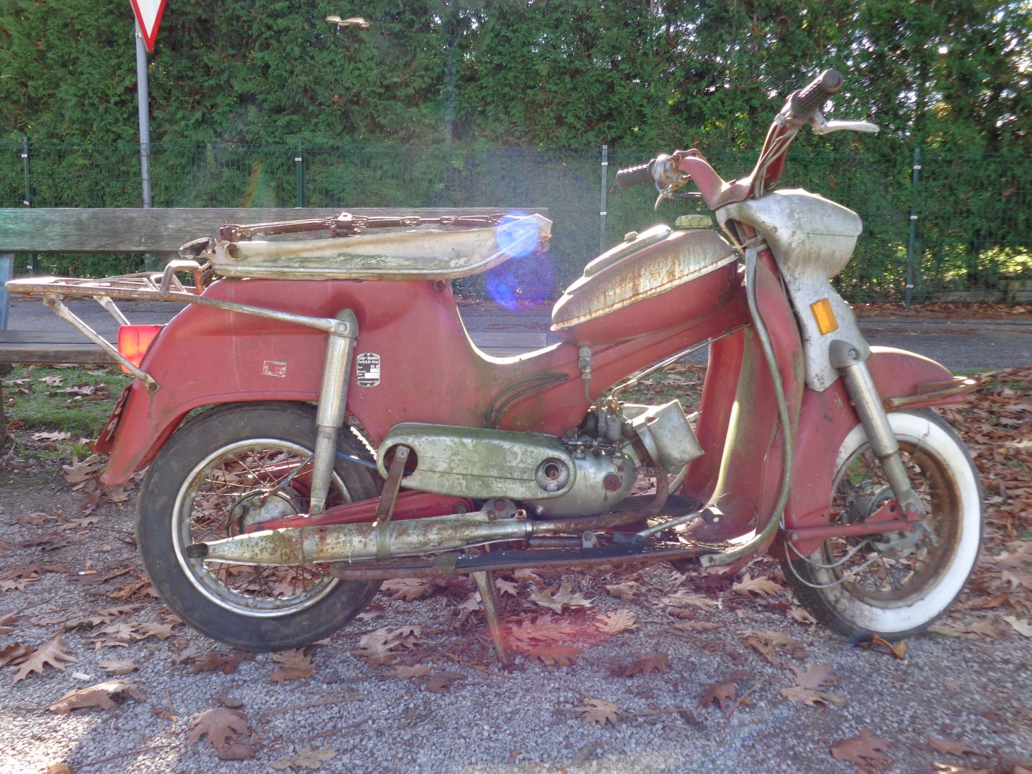 Puch DS 50 im Herbstlicht