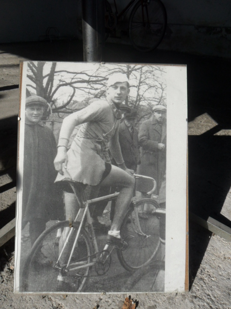 Radrennfahrer Michael Schnellinger  1933