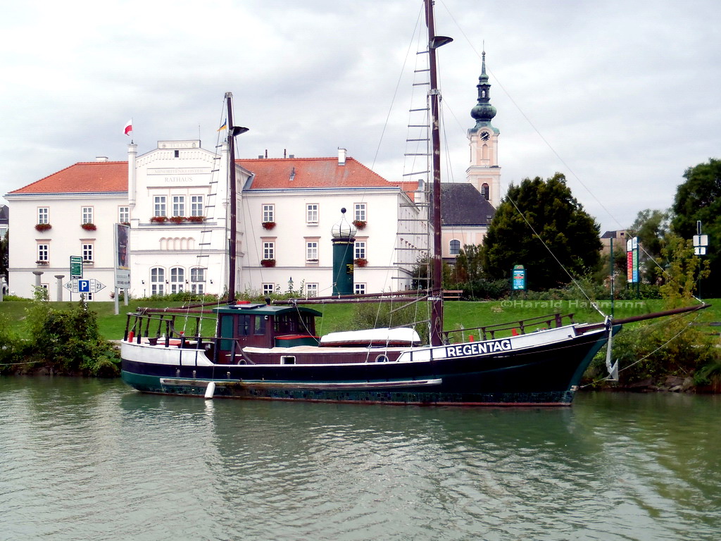 Regentag - Schiff Friedensreich Hundertwasser