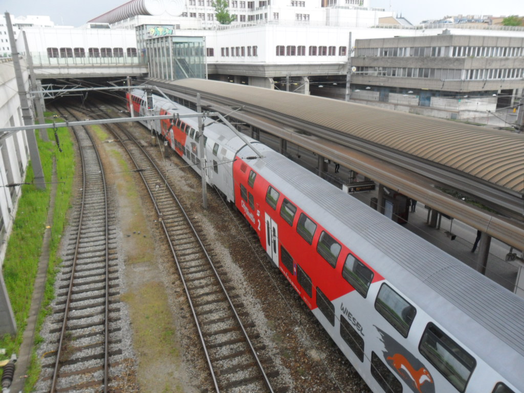 Regionalexpress im Bahnhof Spittelau Wien