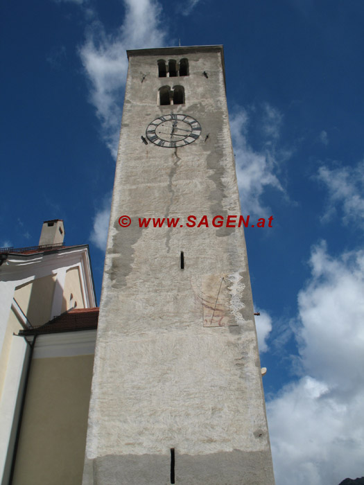 Romanischer Kirchturm von St. Johannes in Laas