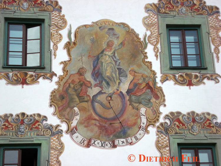 Rum (Tirol), Sonnenuhr am Gemeindehaus