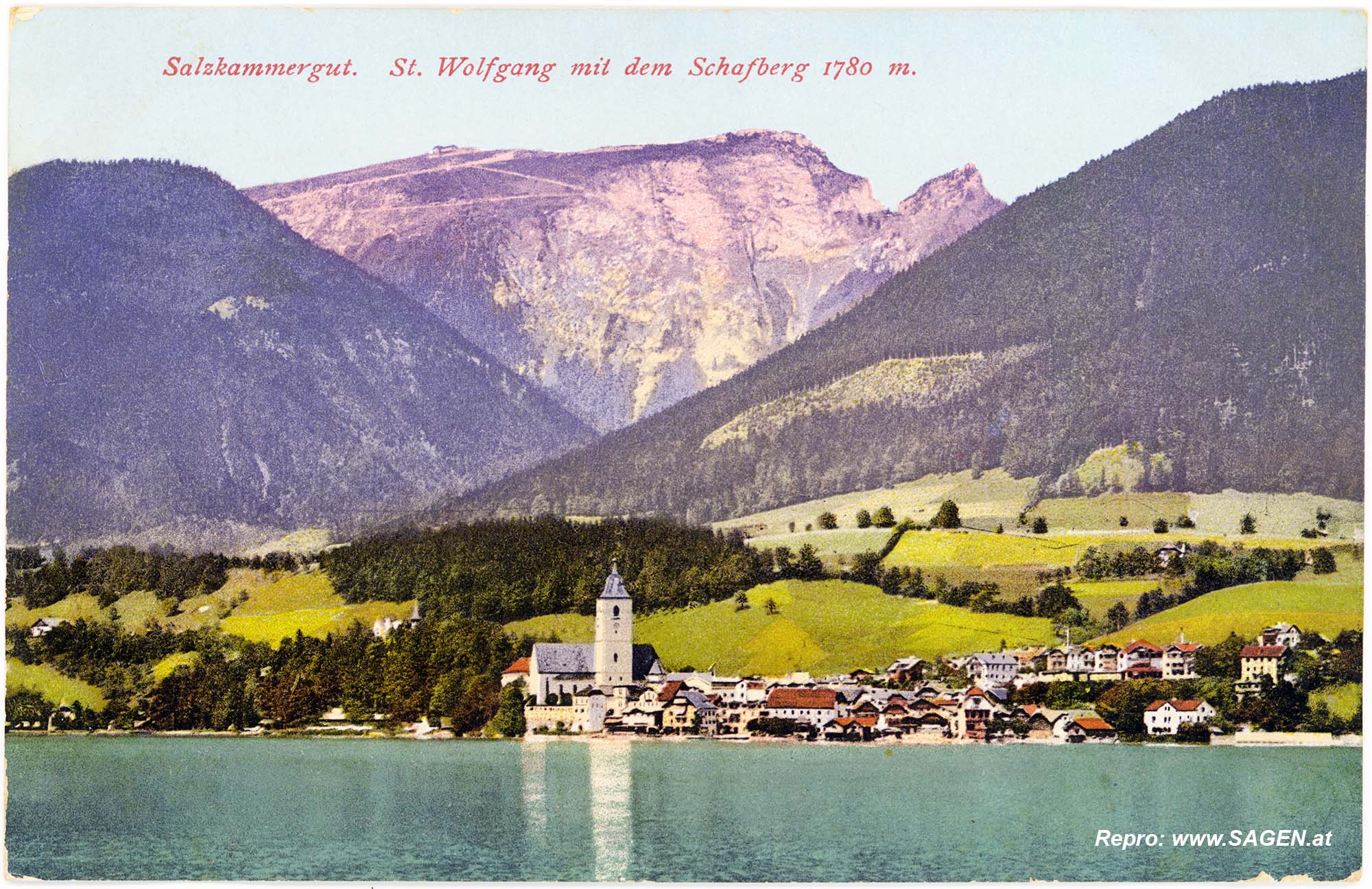 Salzkammergut. St. Wolfgang mit dem Schafberg 1780m.