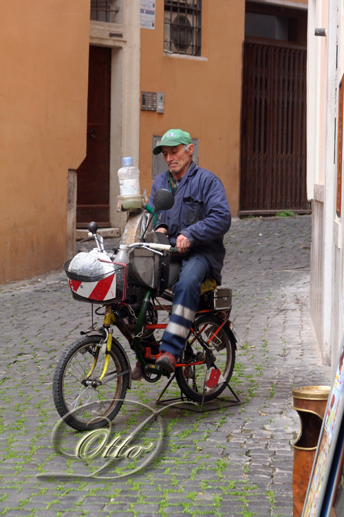 Scherenschleifer in Roms Gassen