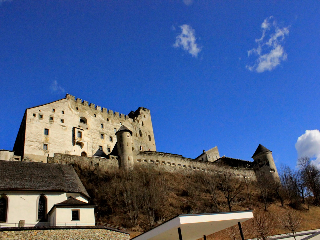 Schloß-Burg Heinfels bei Sillian, Osttirol