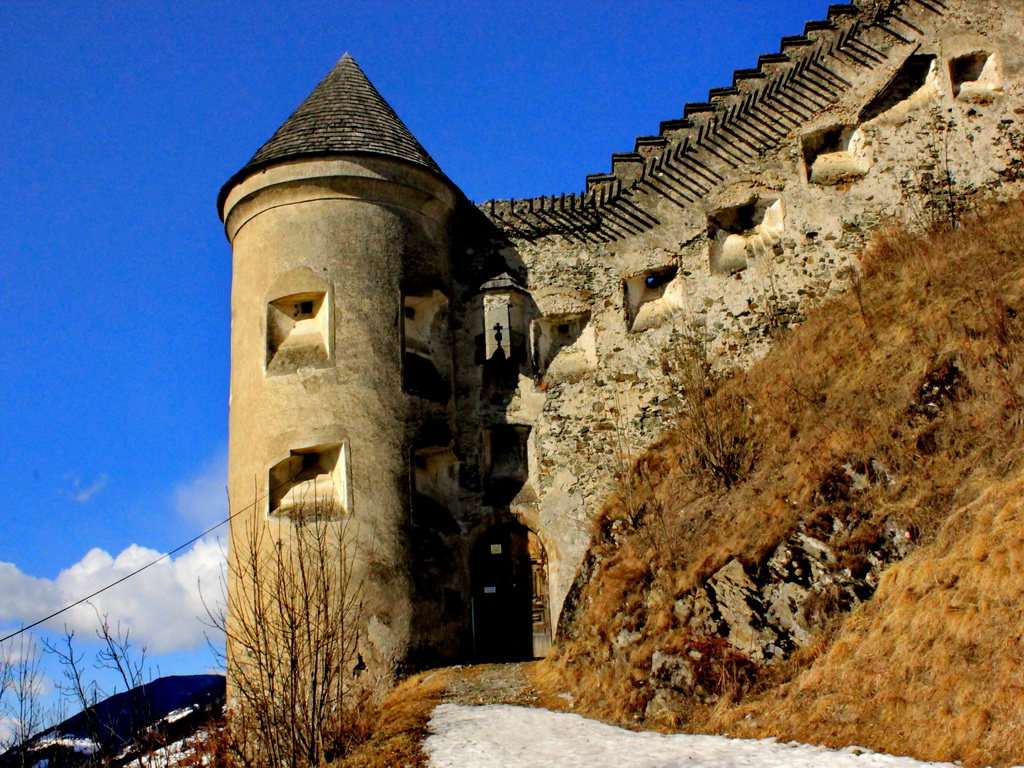 Schloß-Burg Heinfels bei Sillian, Osttirol