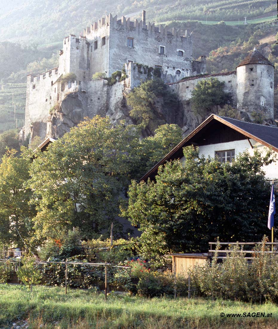 Schloss Kastelbell um 1980