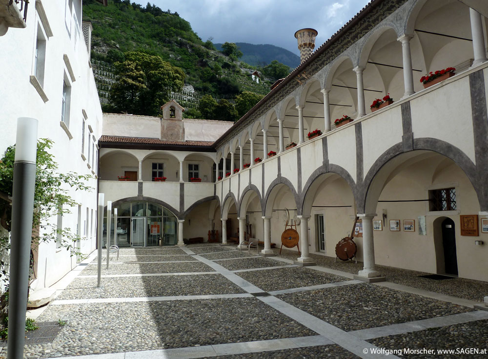 Schloss Schlandersburg, Arkadenhof