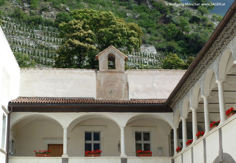 Schloss Schlandersburg, Uhr- Glockenturm