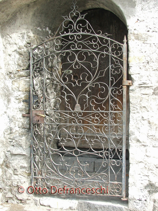 Schmiedeeisernes Eingangsgitter (Katzenturm in Feldkirch)