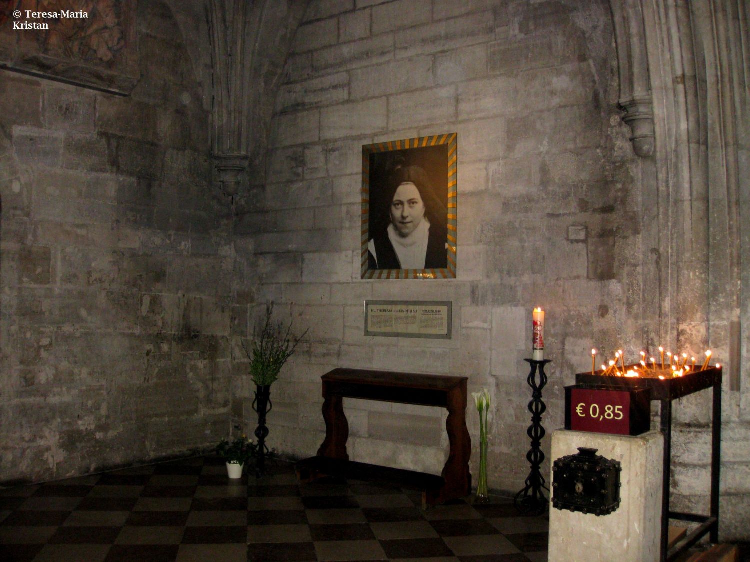 Seitenaltar Therese von Lisieux im Wiener Stephansdom