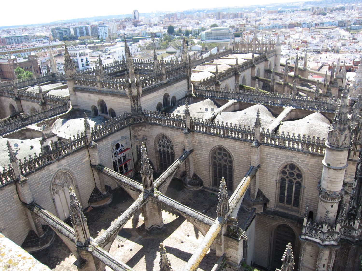 Sevilla - die Kathedrale: Dachlandschaft