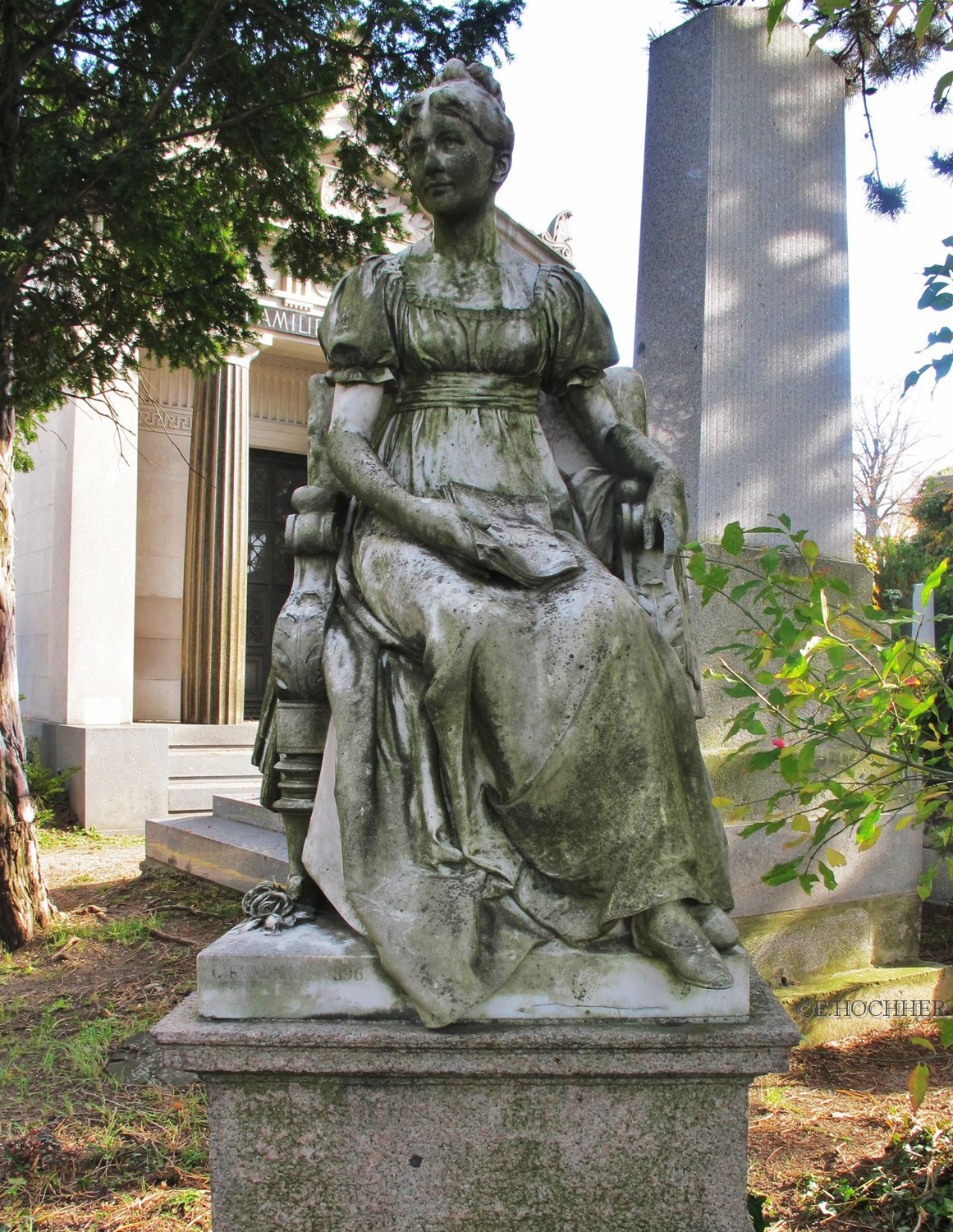 Sitzfigur Hietzinger Friedhof