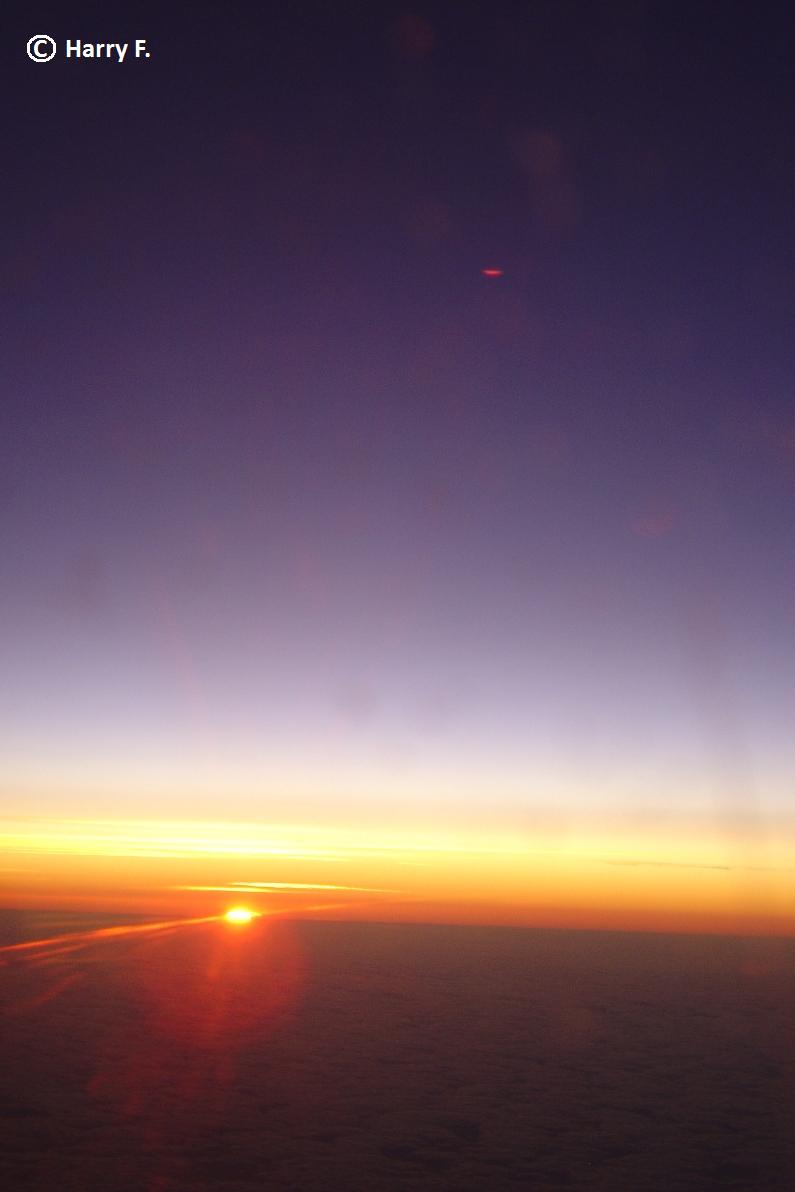 Sonnenaufgang über den Wolken