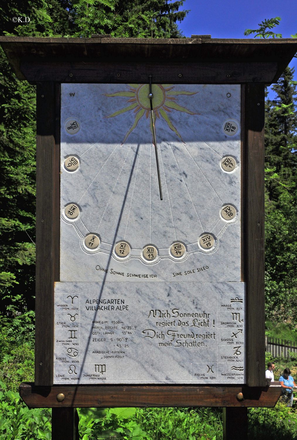 Sonnenuhr im Villacher Alpengarten auf dem Dobratsch