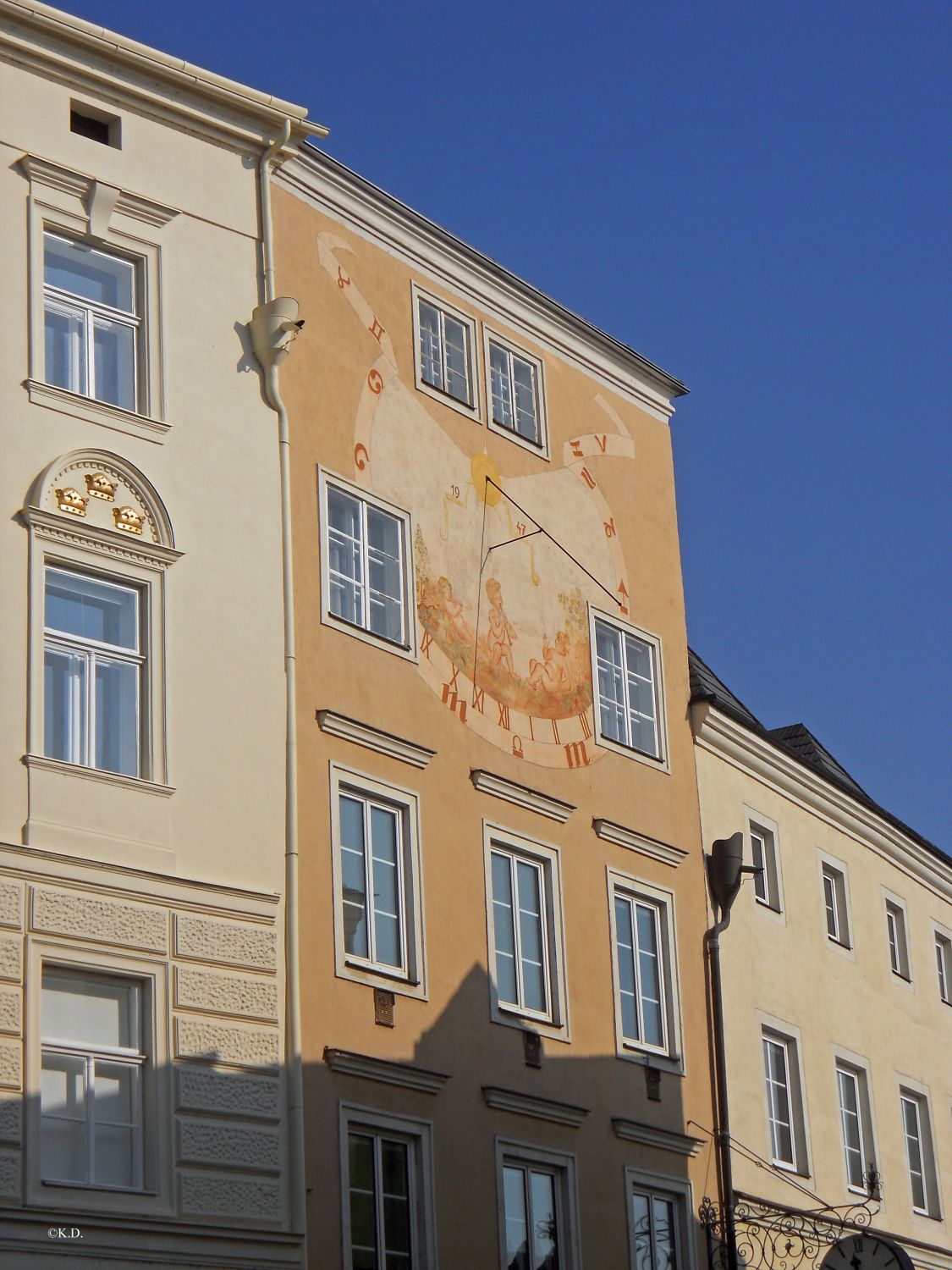 Sonnenuhr in der Unteren Landstraße in Krems an der Donau