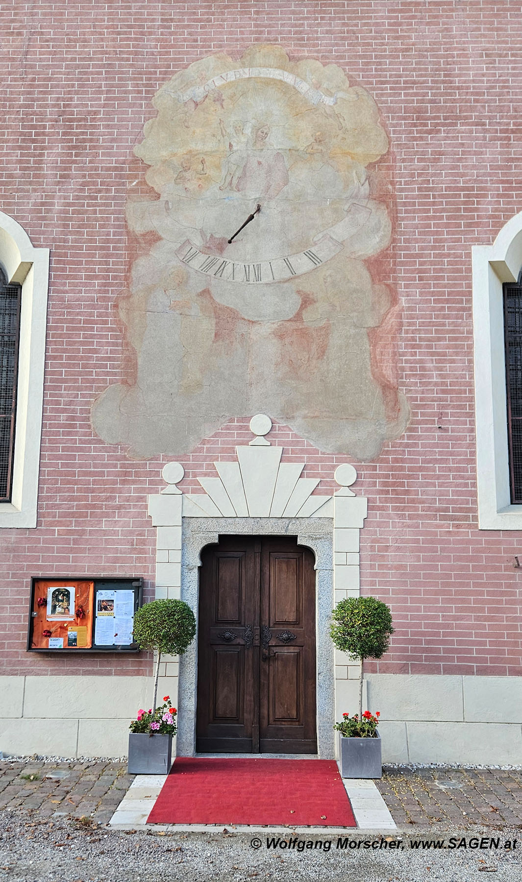 Sonnenuhr Wallfahrtskirche Mariahilf in Zinggen, Brixen