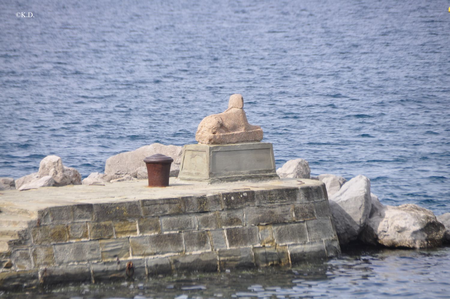 Sphinx am Hafen von Schloss Miramare