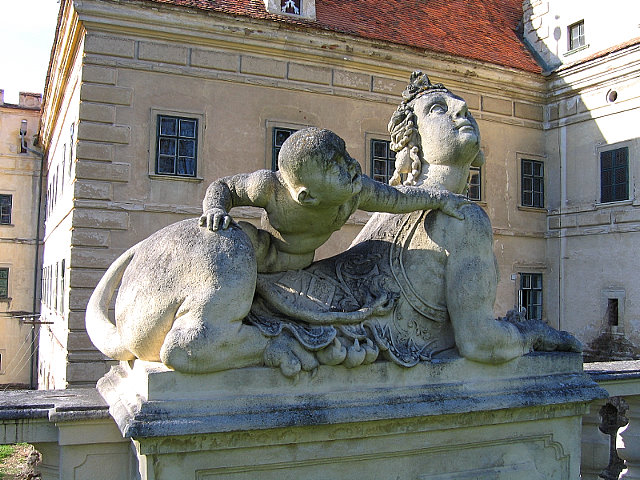 Sphinx auf Schloss Greillenstein