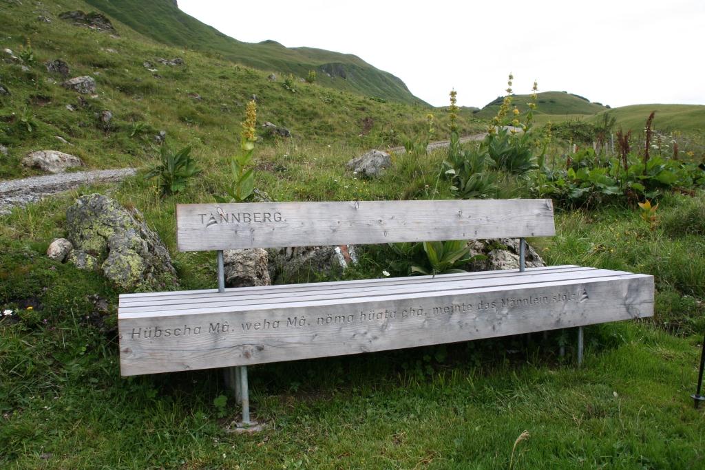 "Sprechende Bänke" am Tannberg (Auswahl)