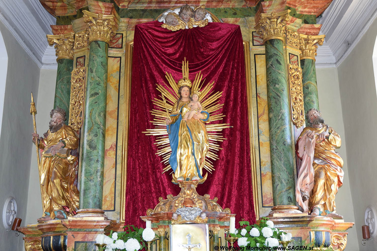 St. Magdalena in Tagusens, Altar