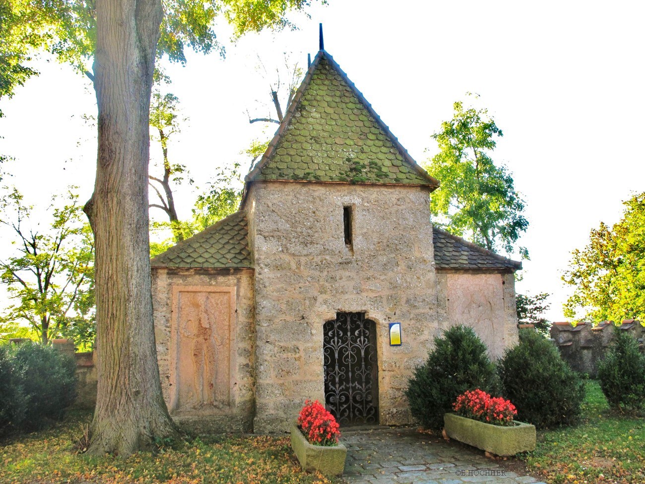 St. Michaelskapelle und Wehrmauer