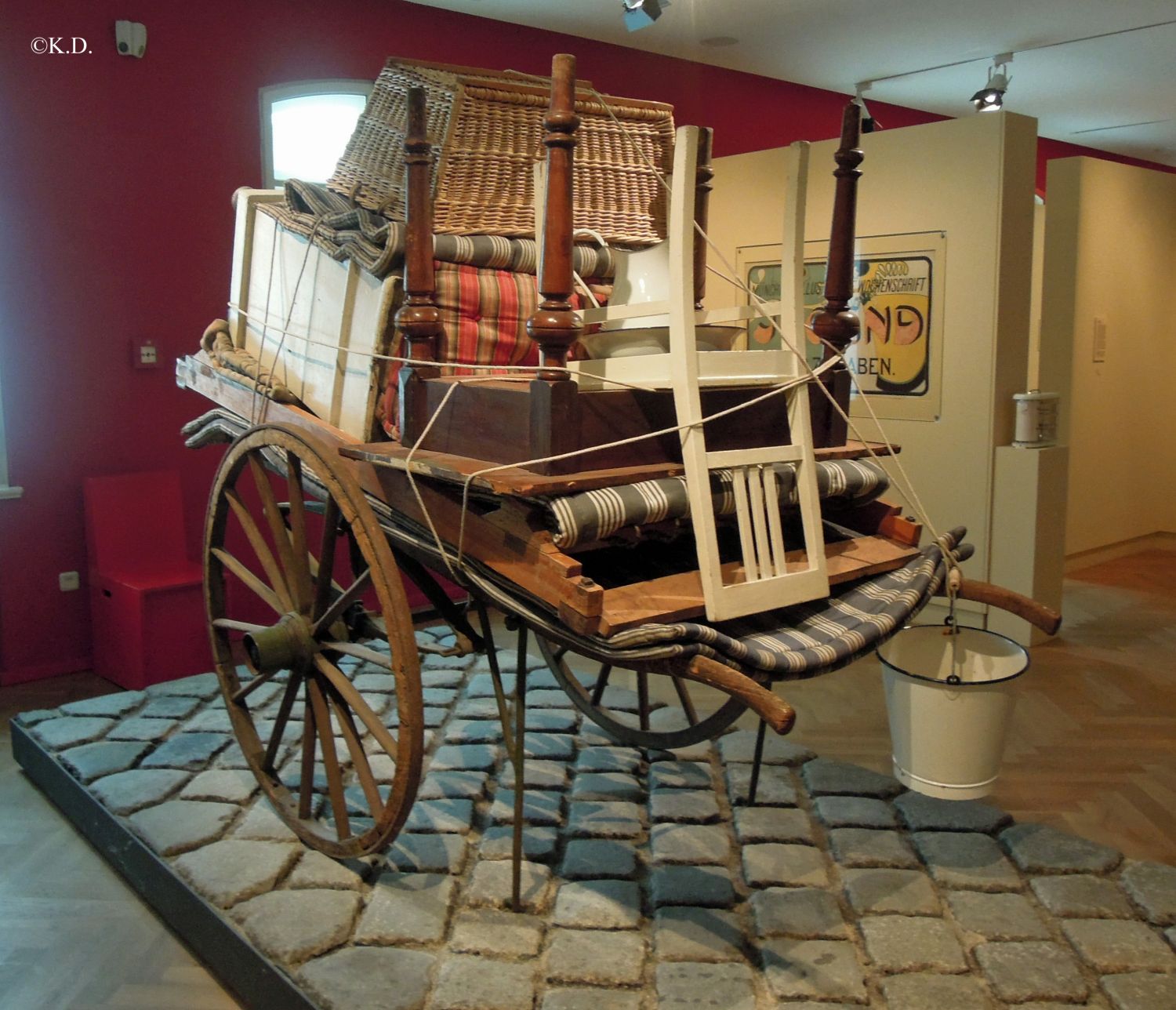 Stadtmuseum München - Handkarre mit Mobiliar