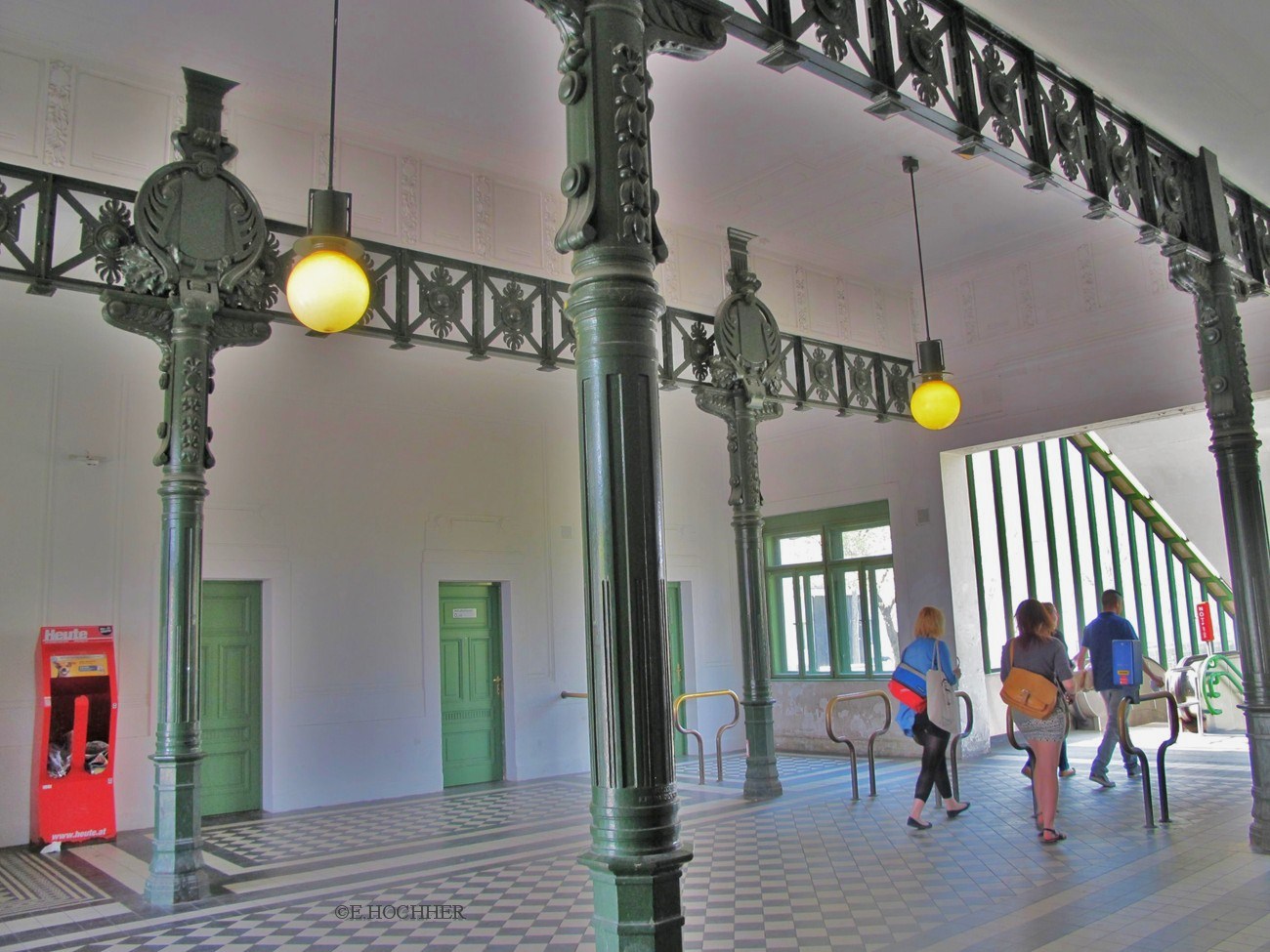 Station Friedensbrücke