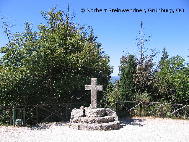 Steinkreuz in Assisi