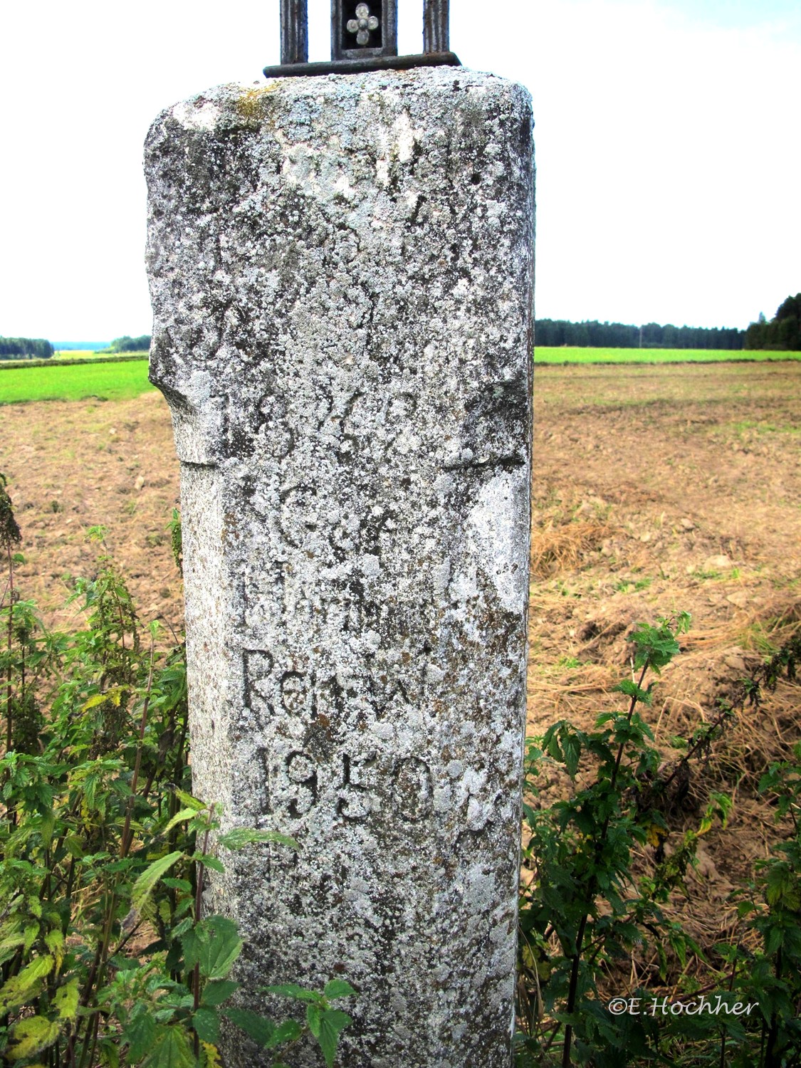 Steinpfeiler vom Wegkreuz