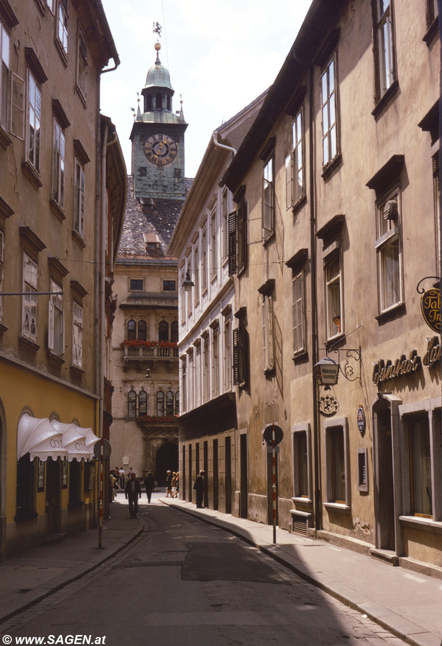 Stempfergasse mit Blick zum Grazer Zeughaus