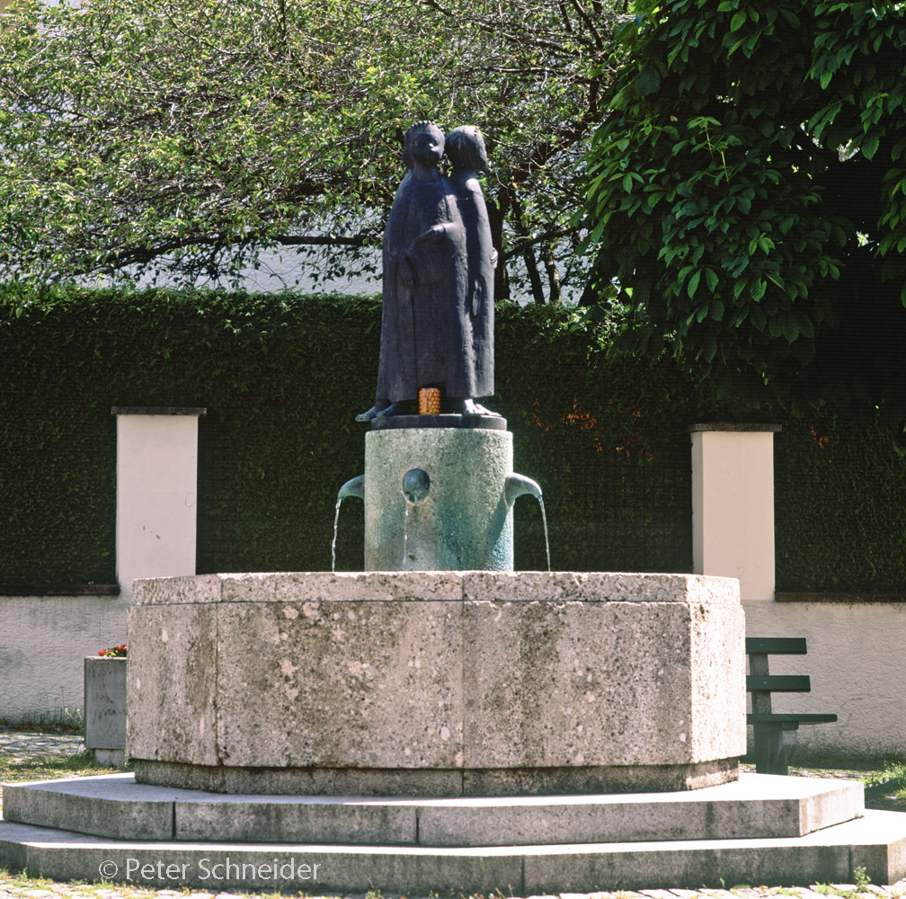 Sternsingerbrunnen am Kirchenplatz