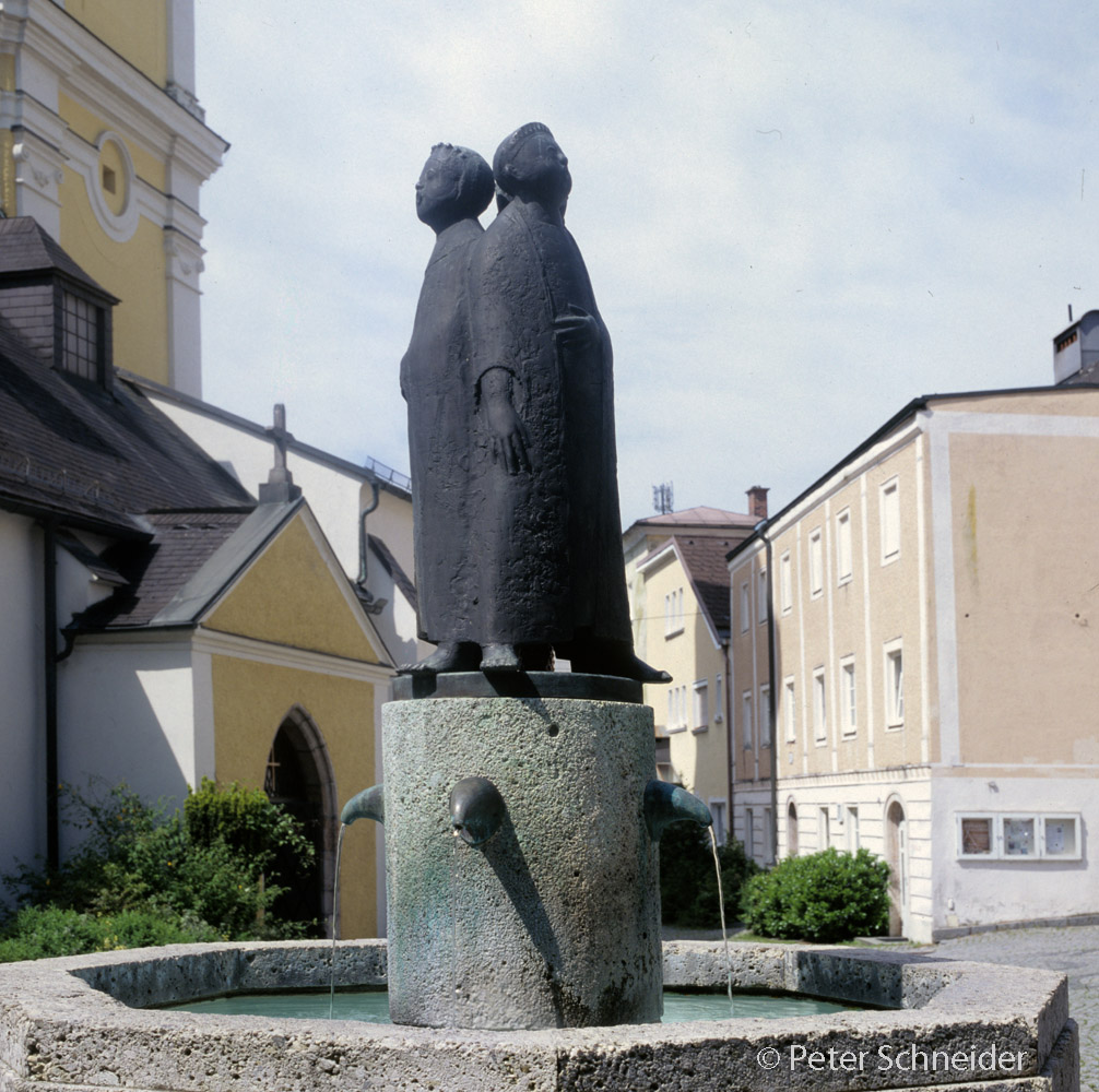 Sternsingerbrunnen am Kirchenplatz